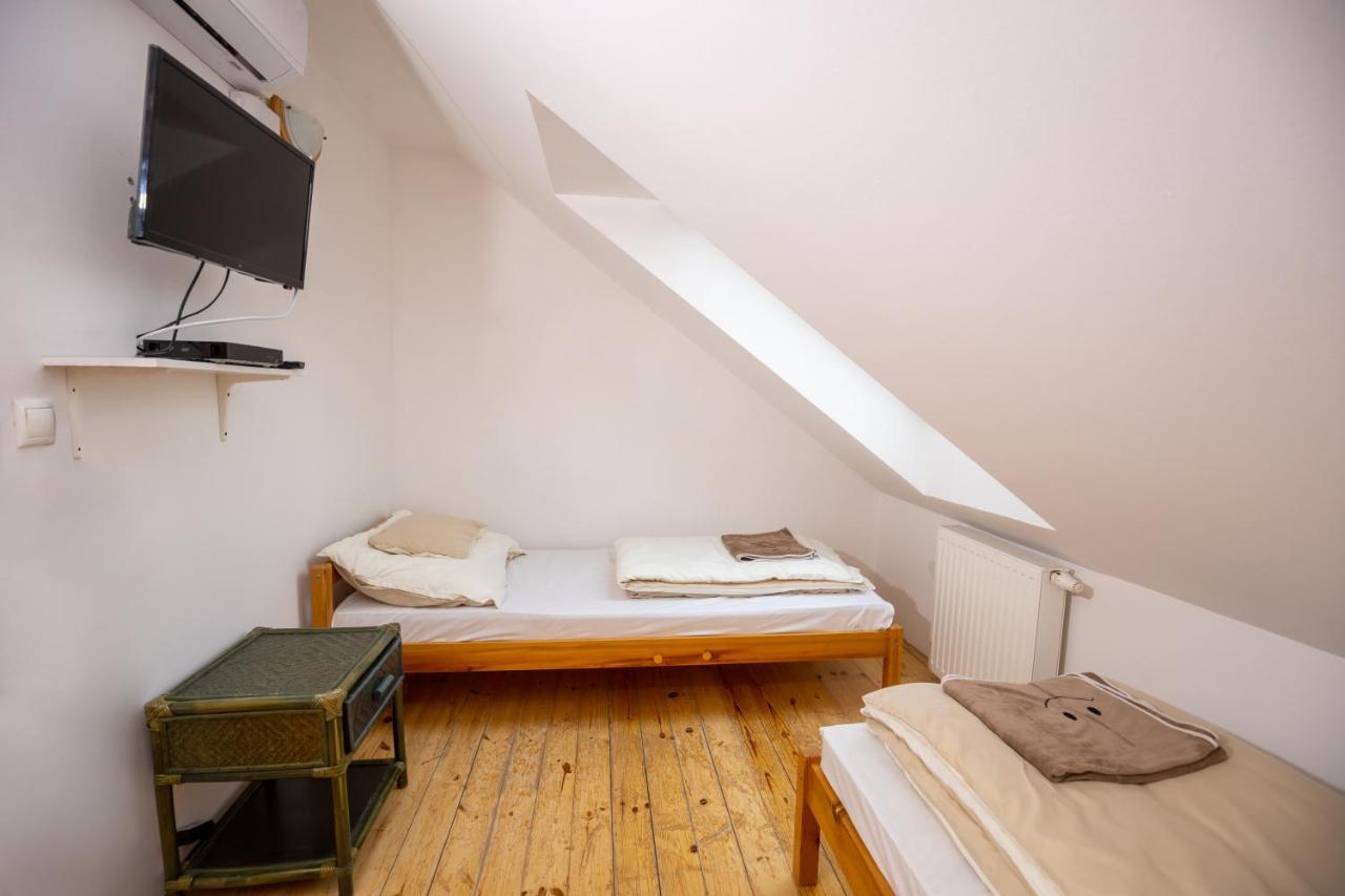 Bed and Breakfast NOBLE'S Panzió és Étterem Nemesnép Exterior foto